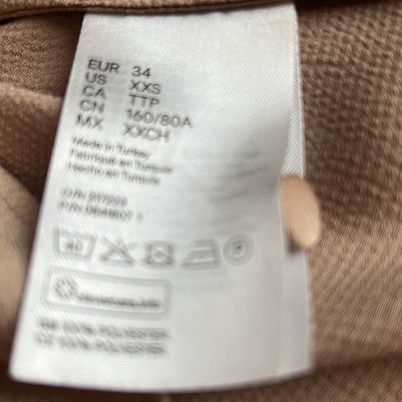 H&M Oversized Tie-top Blouse softly draped satin unique champagne gold-m… - Picture 8 of 8